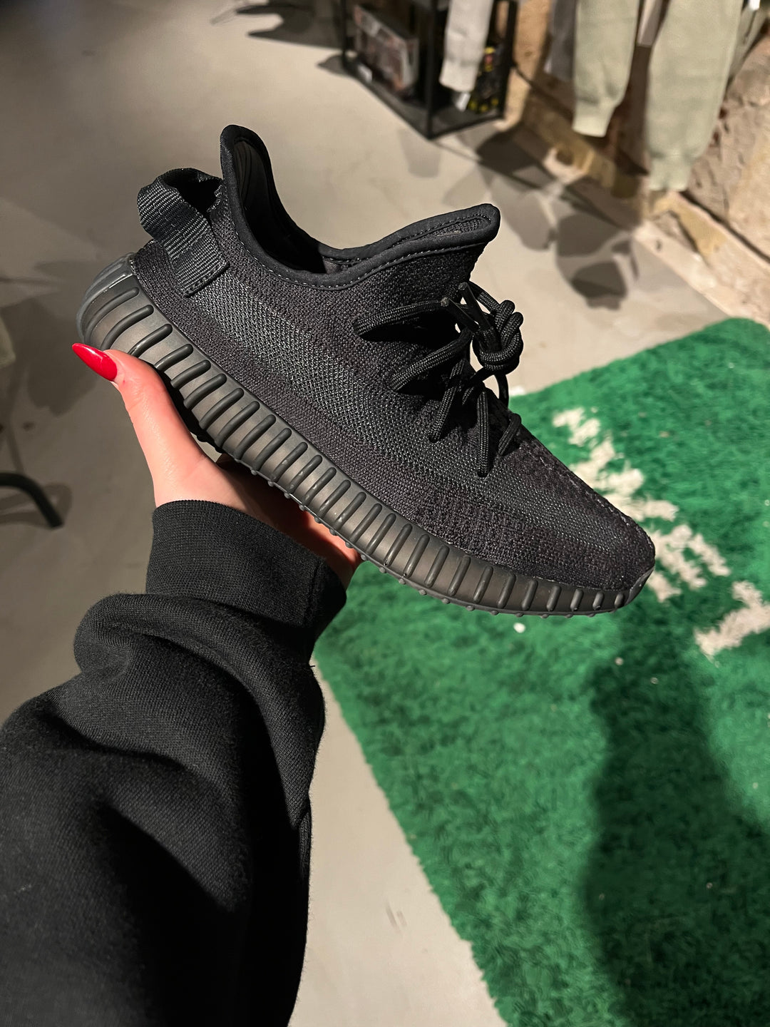 Yeezy 350 V2 Onyx