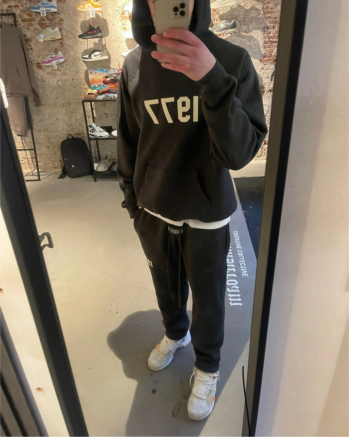 Essentials Iron 1977 Set