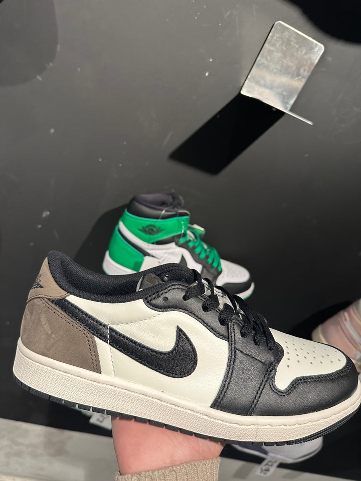 Jordan 1 Low Mocha