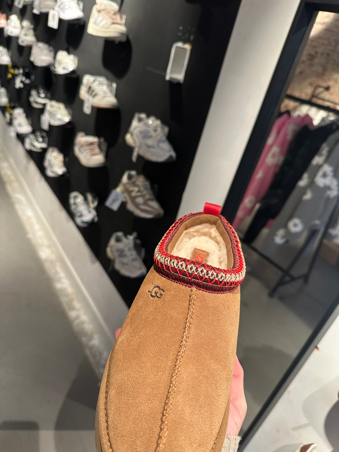 UGG Tazz Chestnut